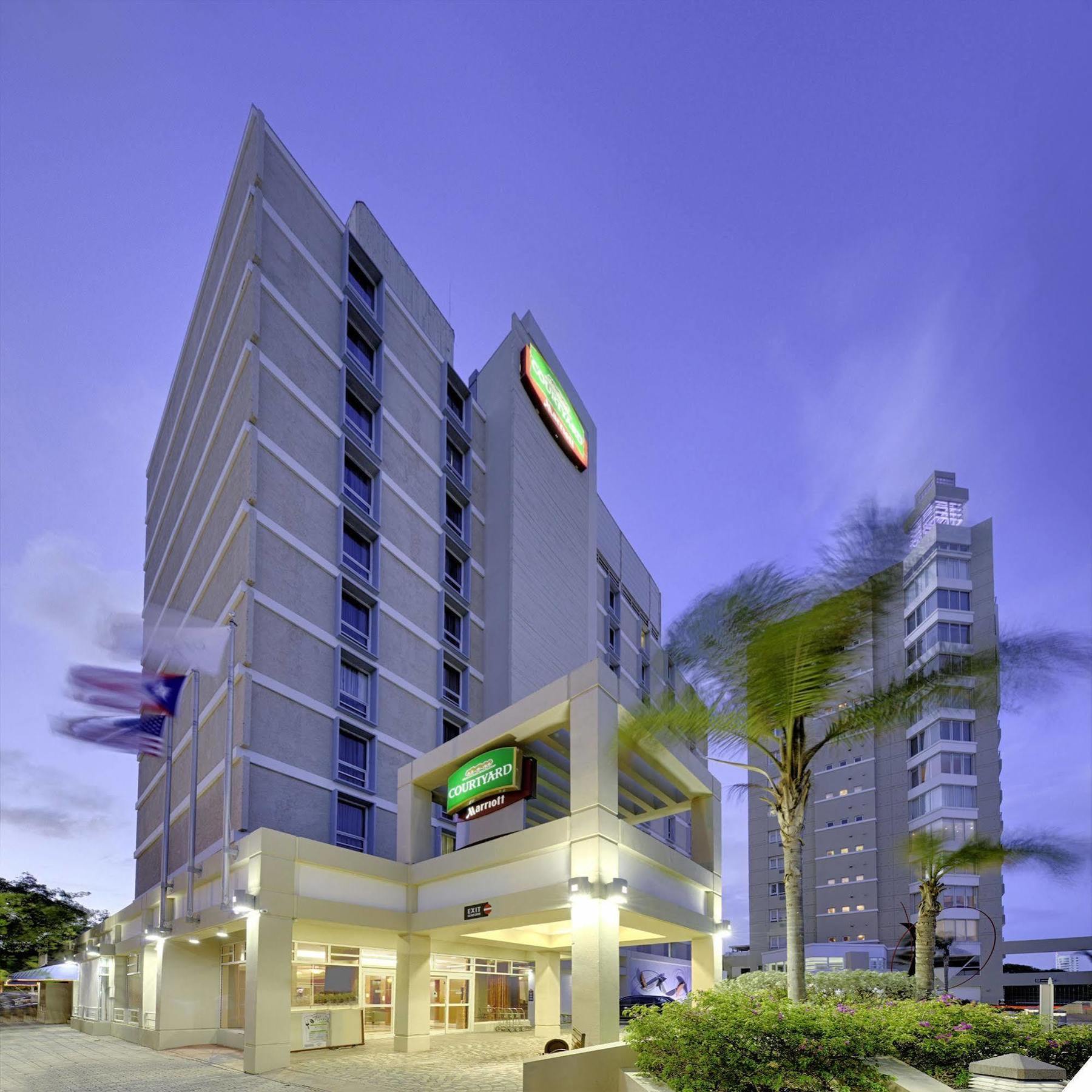 Отель Courtyard By Marriott San Juan Miramar Экстерьер фото